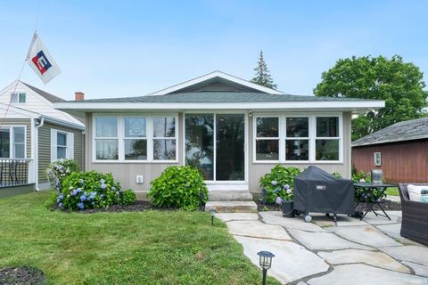Photo of 11869 N Forest Drive, Syracuse, IN 46567 (MLS # 202540615)