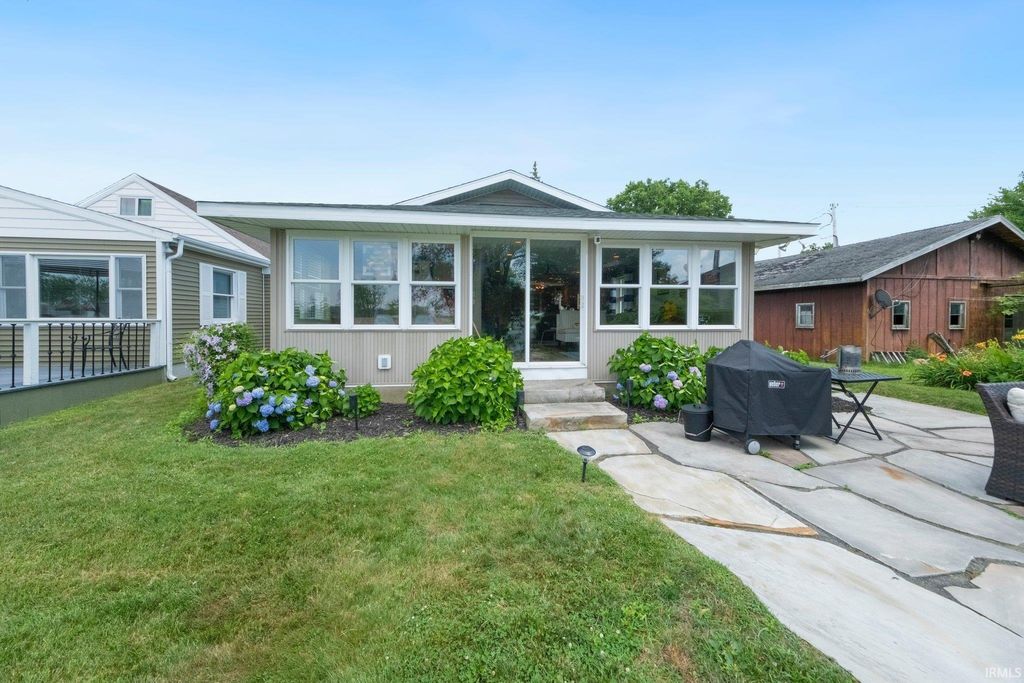 Photo of 11869 N Forest Drive, Syracuse, IN 46567 (MLS # 202540615)