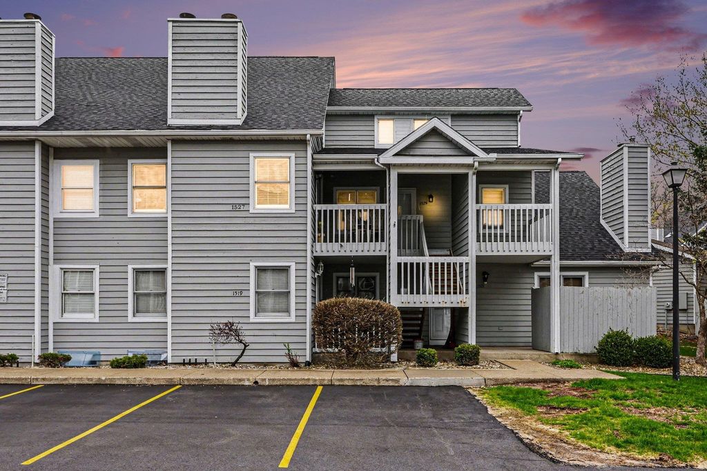 Photo of 1527 N Oakhill Drive, South Bend, IN 46637 (MLS # 202612804)