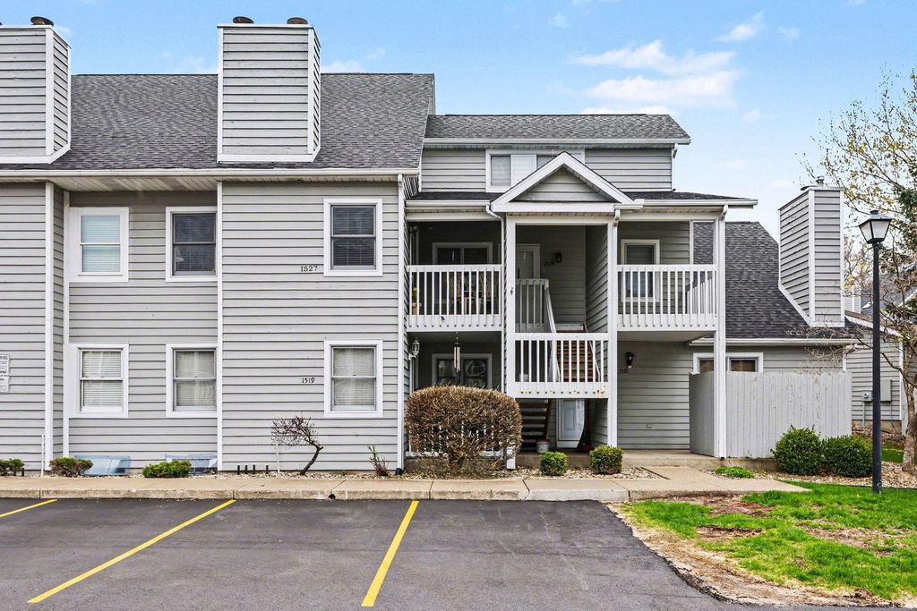 Photo of 1527 N Oakhill Drive, South Bend, IN 46637 (MLS # 202612804)