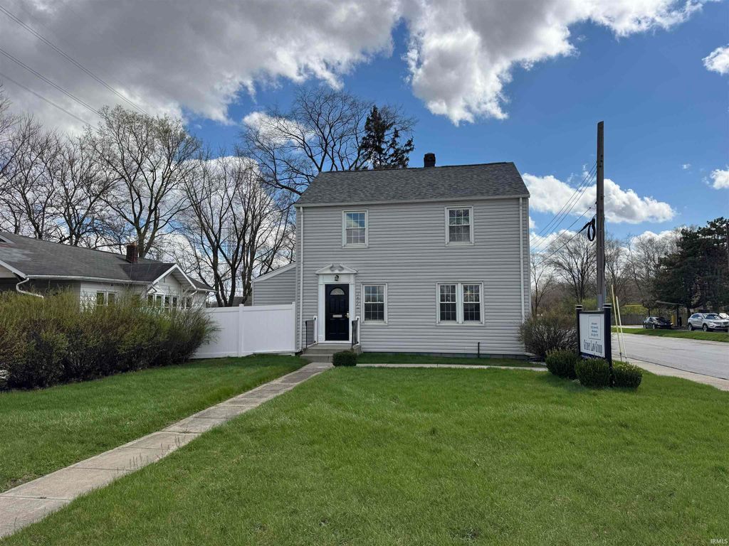 Photo of 2827 Lincolnway Street, Mishawaka, IN 46544 (MLS # 202616450)