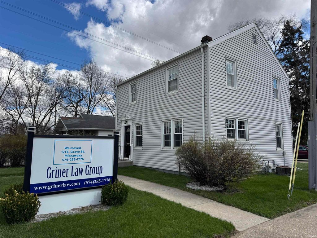 Photo of 2827 Lincolnway Street, Mishawaka, IN 46544 (MLS # 202616450)