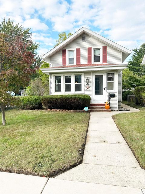 Tiny photo for 301 E Eckman Street, South Bend, IN 46614 (MLS # 202541327)