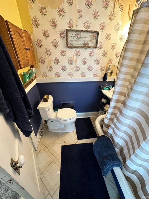 Tiny photo for 301 E Eckman Street, South Bend, IN 46614 (MLS # 202541327)