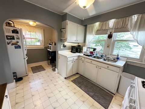 Tiny photo for 301 E Eckman Street, South Bend, IN 46614 (MLS # 202541327)