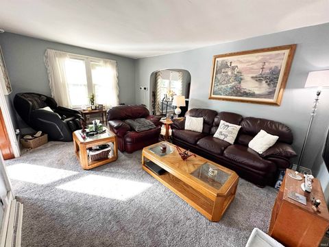 Tiny photo for 301 E Eckman Street, South Bend, IN 46614 (MLS # 202541327)