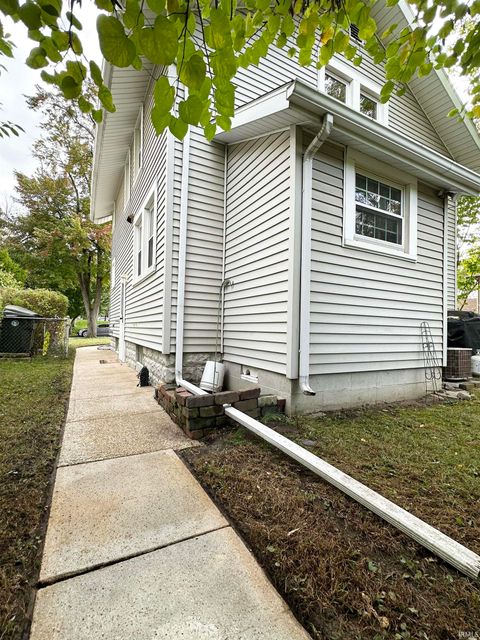 Tiny photo for 301 E Eckman Street, South Bend, IN 46614 (MLS # 202541327)