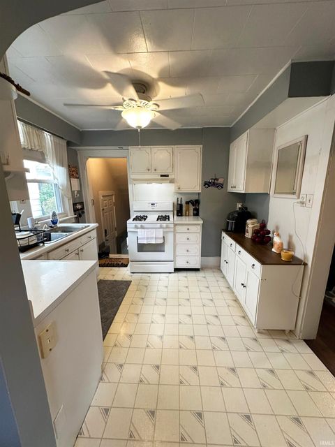 Tiny photo for 301 E Eckman Street, South Bend, IN 46614 (MLS # 202541327)