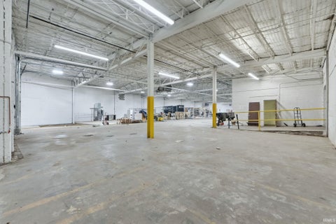 Tiny photo for 1650 Cass Street, Fort Wayne, IN 46808 (MLS # 202638011)