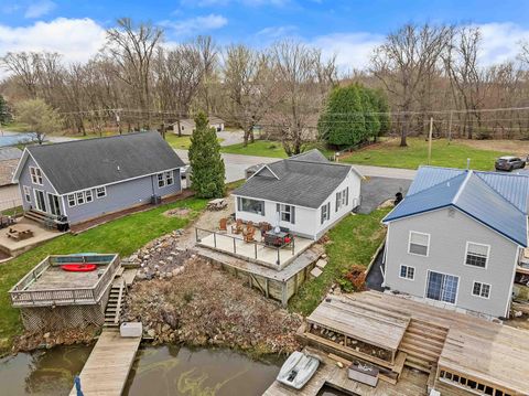 Photo of 6113 N 300 E, Monon, IN 47959 (MLS # 202611523)