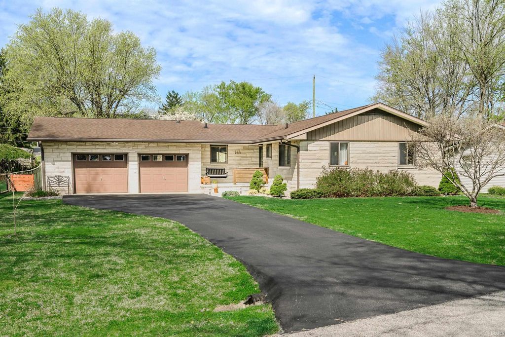 Photo of 2511 N Cascade Drive, Bloomington, IN 47404 (MLS # 202612847)