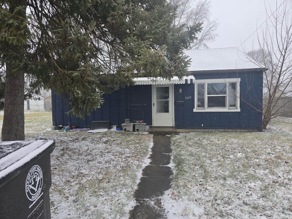 Photo of 2035 Pauline Street, Fort Wayne, IN 46802 (MLS # 202608727)
