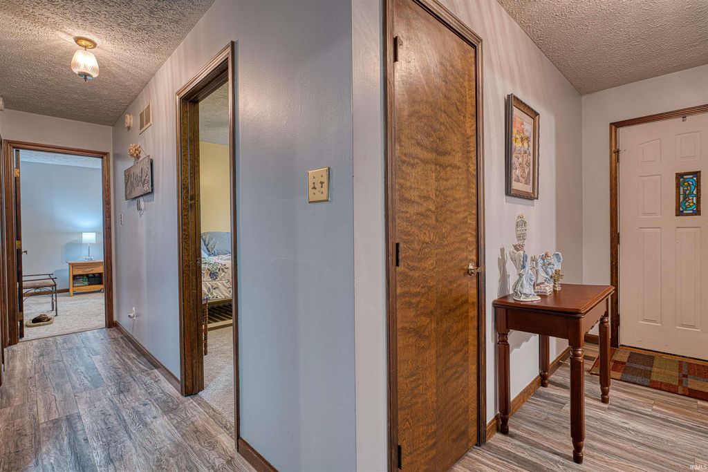 Photo of 7516 E Blackford Avenue, Evansville, IN 47715 (MLS # 202548209)