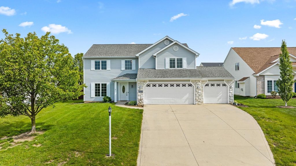 Photo of 14933 Knobcone Court, Fort Wayne, IN 46814 (MLS # 202617972)