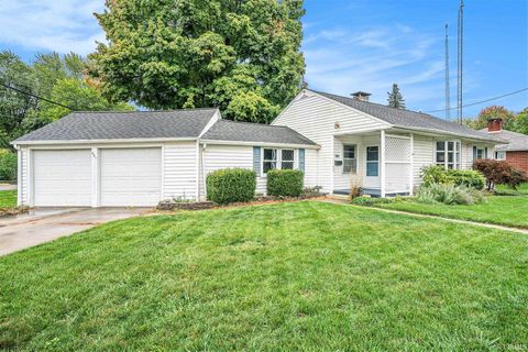Photo of 401 College Avenue, Winona Lake, IN 46590 (MLS # 202540798)