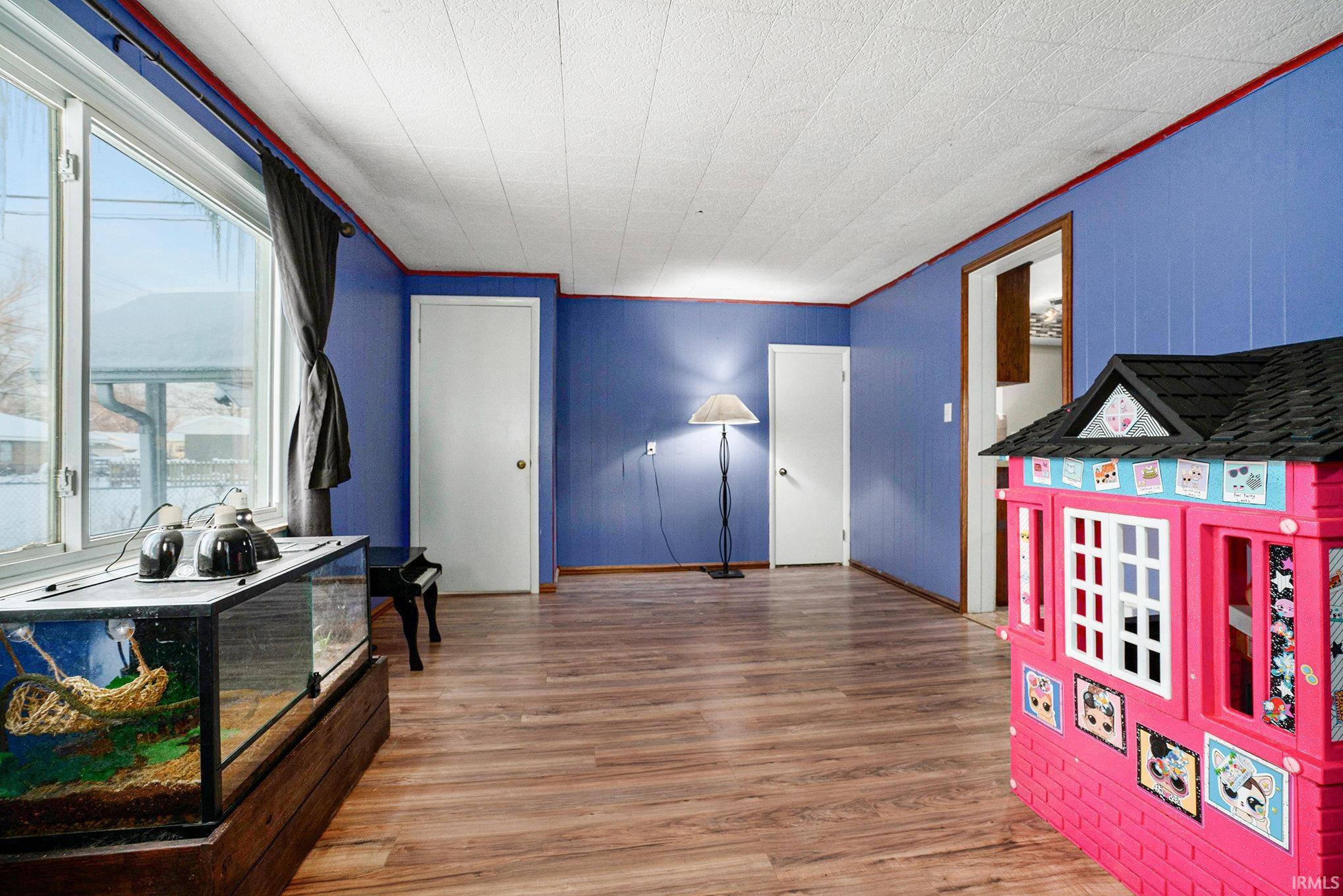 Goshen, Indiana 46526, United States, 4 Bedrooms Bedrooms, ,2 BathroomsBathrooms,Residential,Pending,251323