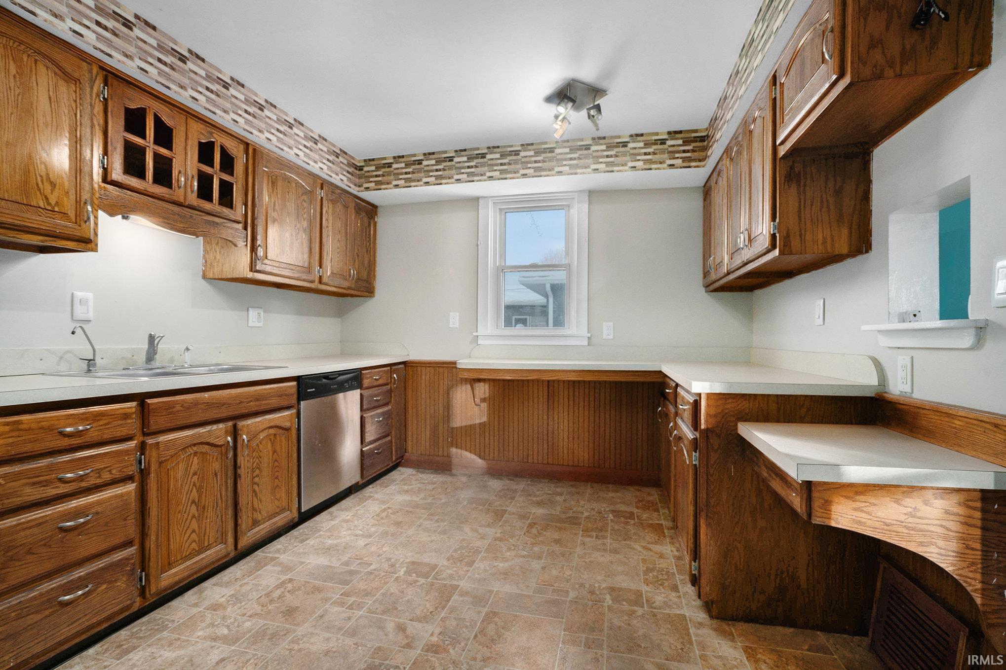 Goshen, Indiana 46526, United States, 4 Bedrooms Bedrooms, ,2 BathroomsBathrooms,Residential,Pending,251323