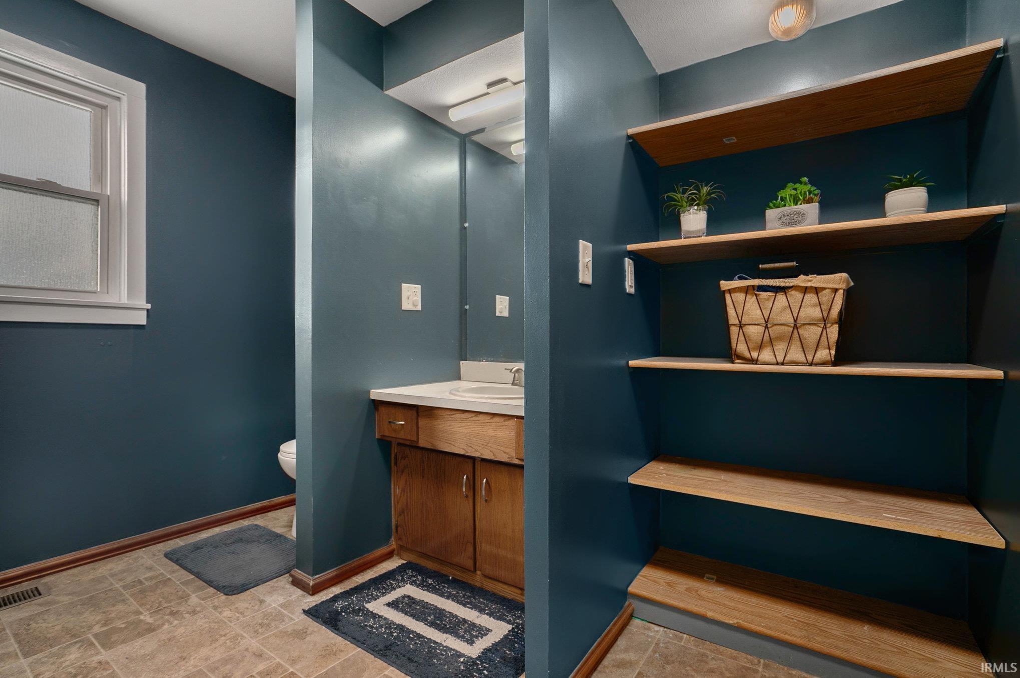 Goshen, Indiana 46526, United States, 4 Bedrooms Bedrooms, ,2 BathroomsBathrooms,Residential,Pending,251323