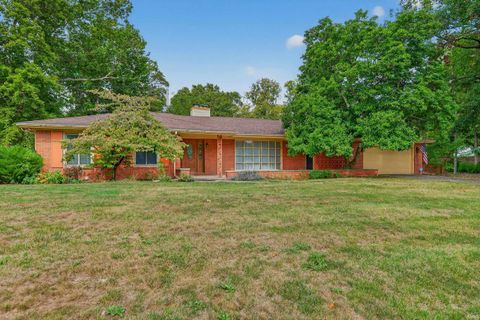 Photo of 916 W SYDNEY Lane, Marion, IN 46952 (MLS # 202539026)