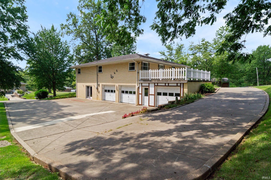 Photo of 1314 Reiter Drive, Evansville, IN 47712 (MLS # 202633430)