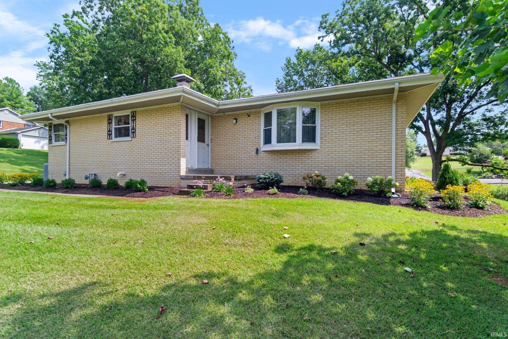 Photo of 1314 Reiter Drive, Evansville, IN 47712 (MLS # 202633430)