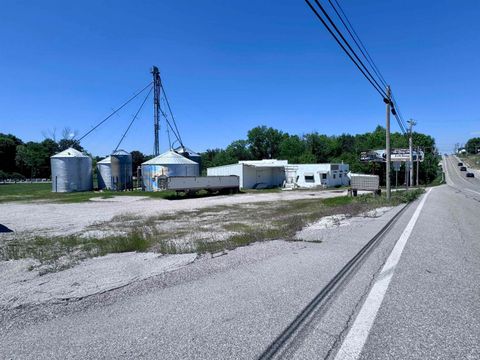 Photo of 7121 N US 231, Jasper, IN 47546 (MLS # 202618594)
