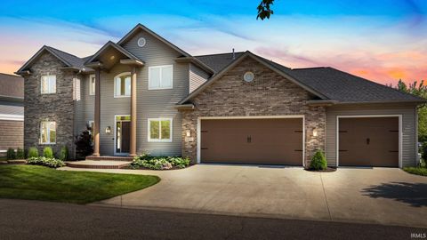 Photo of 11681 N Venetian Drive, Syracuse, IN 46567 (MLS # 202617917)