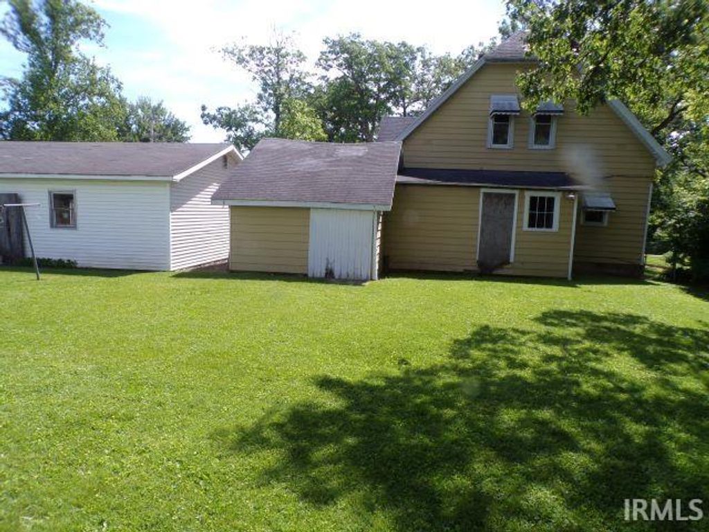 Photo of 504 S Walnut Street, Hartford City, IN 47348 (MLS # 202620967)