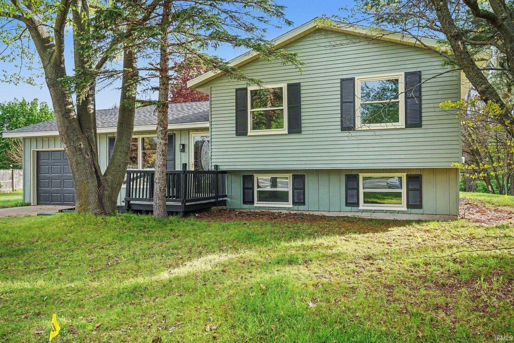 Photo of 52283 Reynolds Drive, Bristol, IN 46507 (MLS # 202616090)