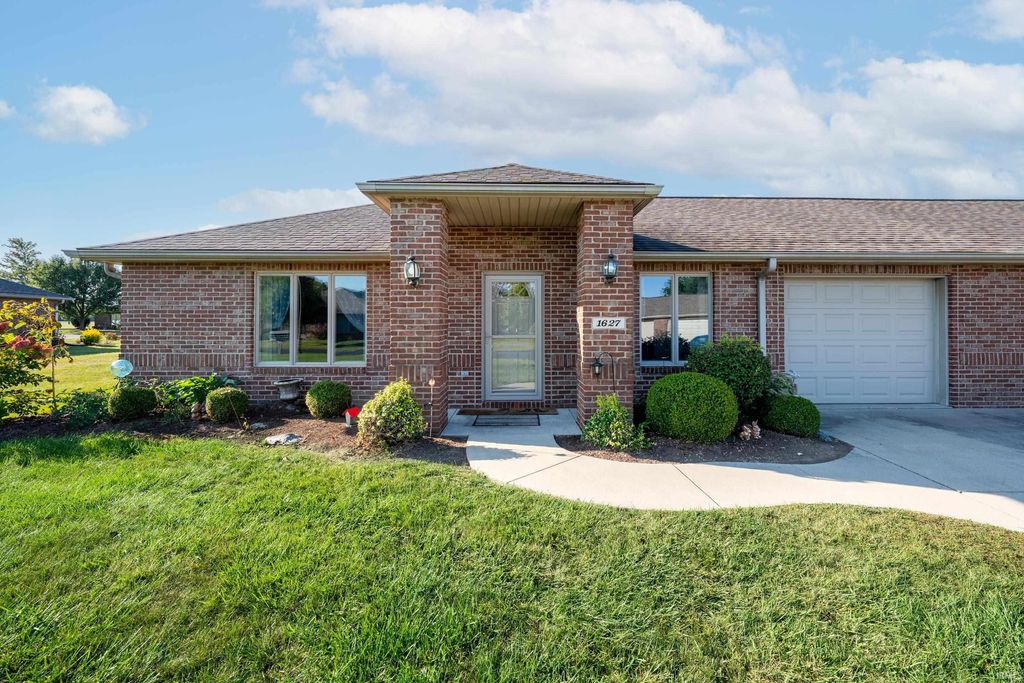 Photo of 1627 S Patriot Drive, Yorktown, IN 47396 (MLS # 202536478)