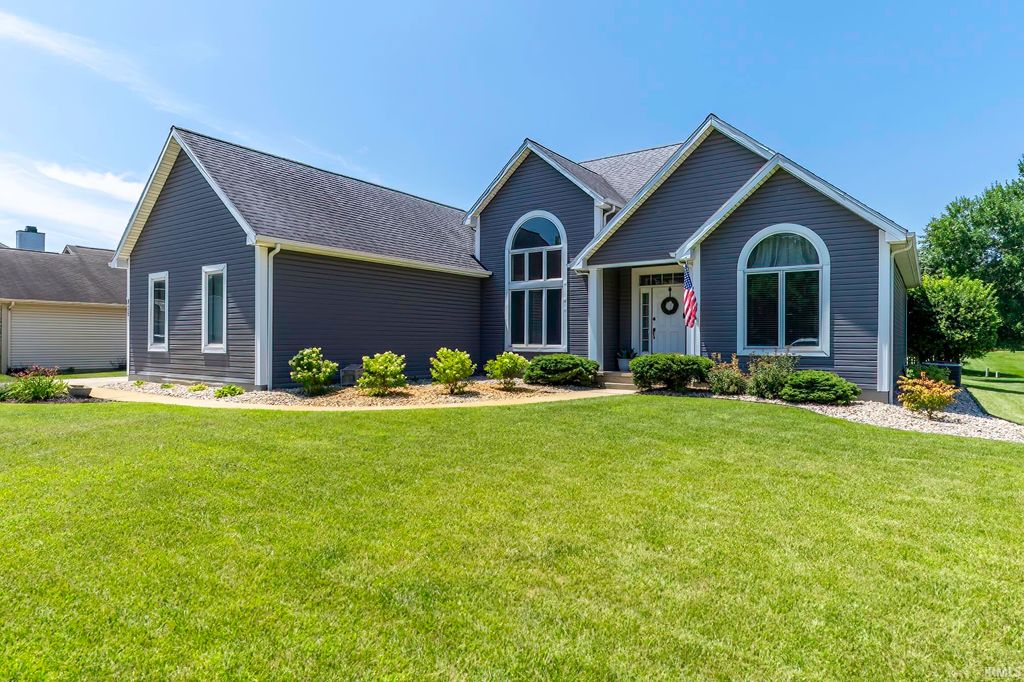 Photo of 825 Lydia Drive, Warsaw, IN 46582 (MLS # 202627110)