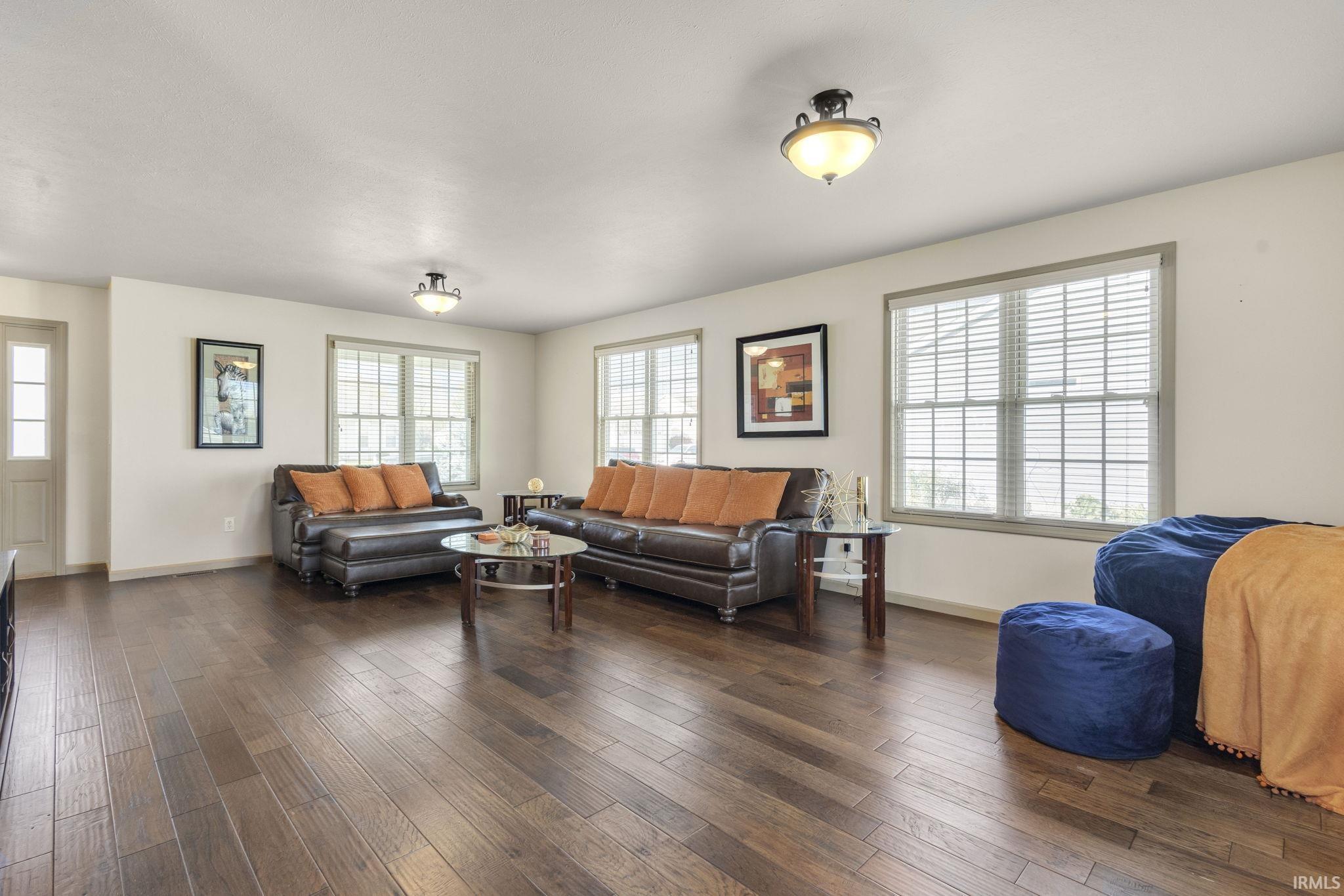 South Bend, Indiana 46628, United States, 3 Bedrooms Bedrooms, ,3 BathroomsBathrooms,Residential,Active,232145