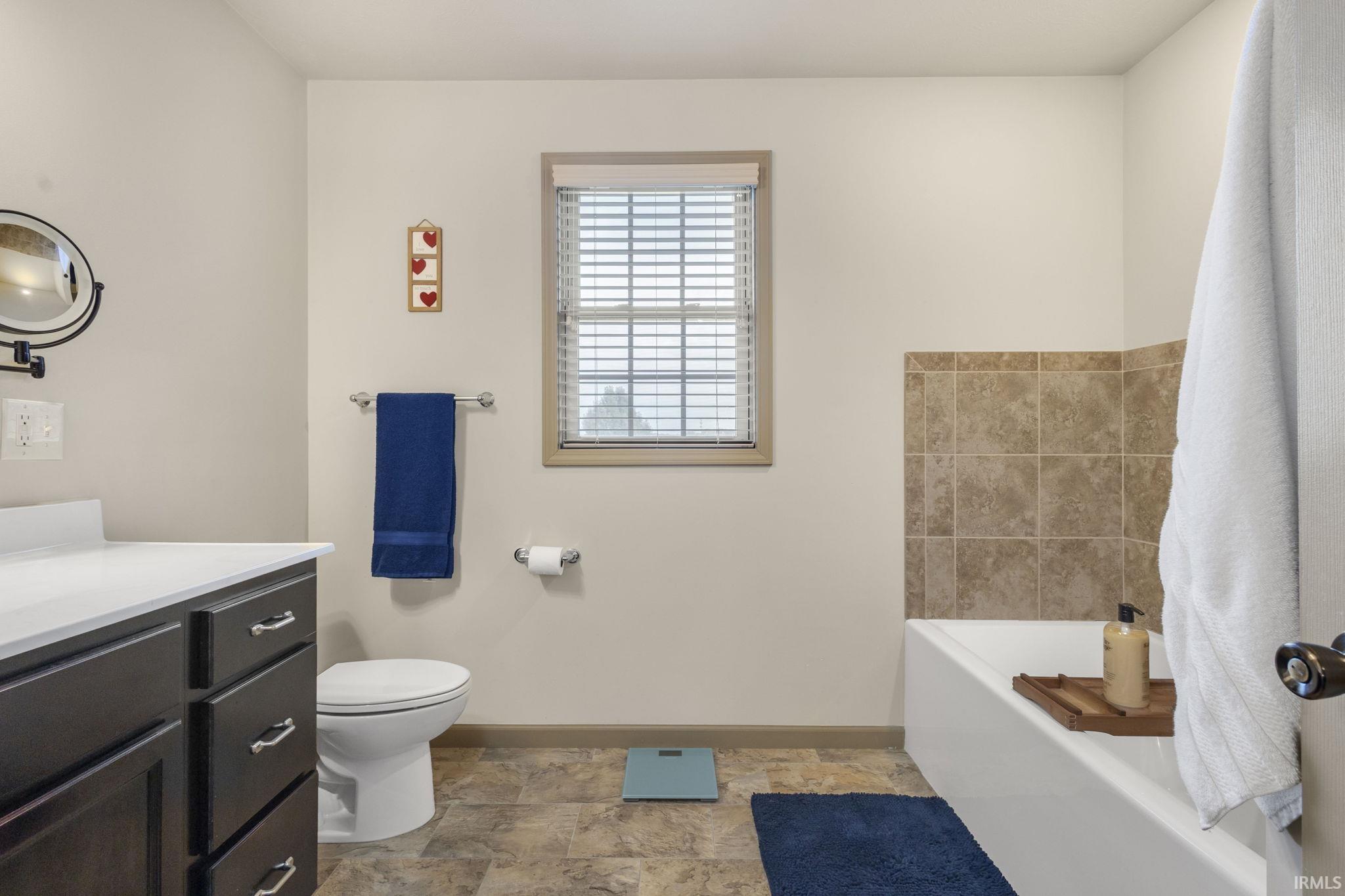 South Bend, Indiana 46628, United States, 3 Bedrooms Bedrooms, ,3 BathroomsBathrooms,Residential,Active,232145