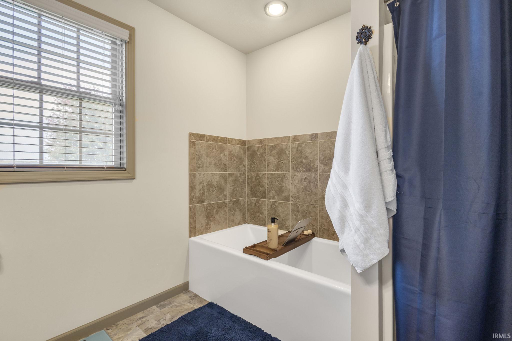 South Bend, Indiana 46628, United States, 3 Bedrooms Bedrooms, ,3 BathroomsBathrooms,Residential,Active,232145