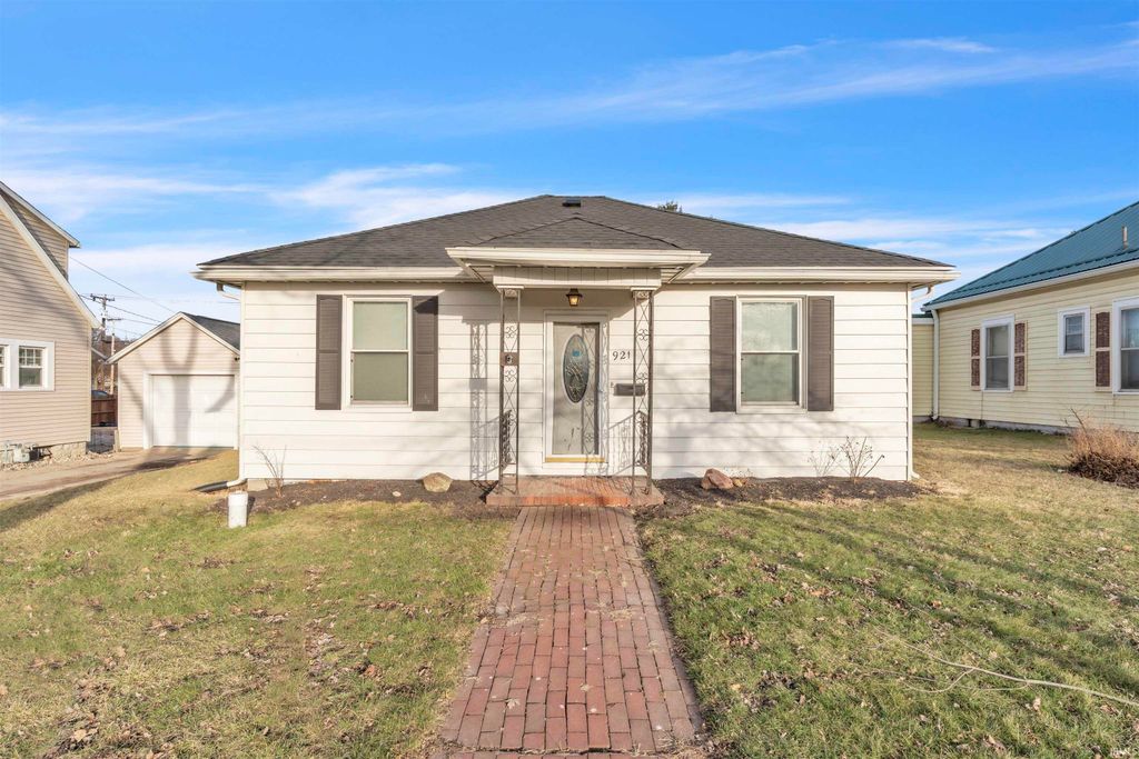 Photo of 921 S Main Street, Kendallville, IN 46755 (MLS # 202608757)