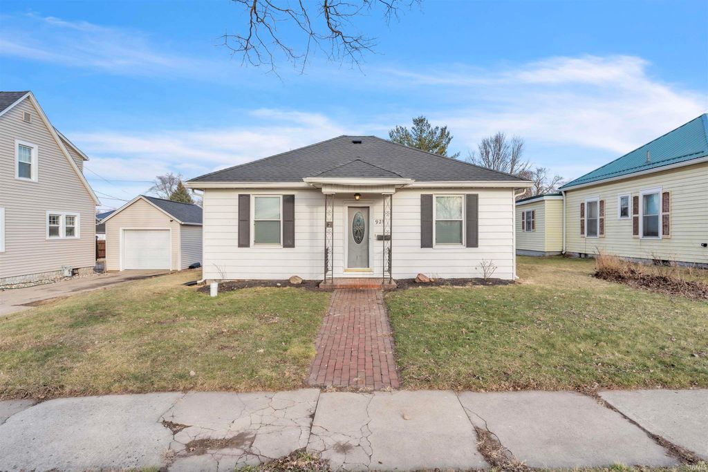 Photo of 921 S Main Street, Kendallville, IN 46755 (MLS # 202608757)