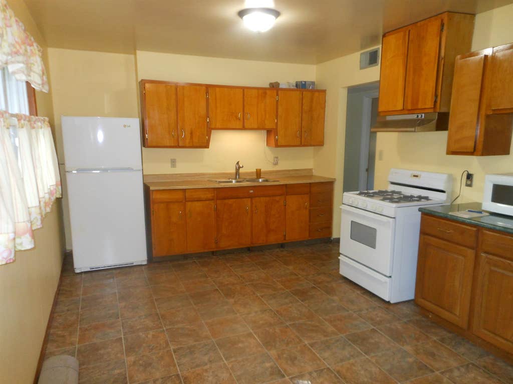 Photo of 2111 MAPLEHURST Avenue, Mishawaka, IN 46545 (MLS # 202632258)