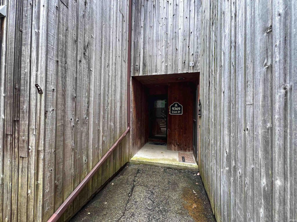 Photo of 9369 S Pointe LaSalles Drive, Bloomington, IN 47401 (MLS # 202614836)