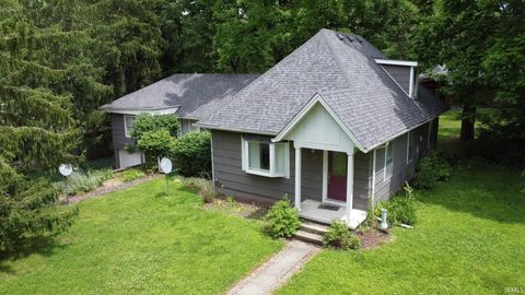 Photo of 519 Valley View Lane, Lafayette, IN 47905 (MLS # 202622992)