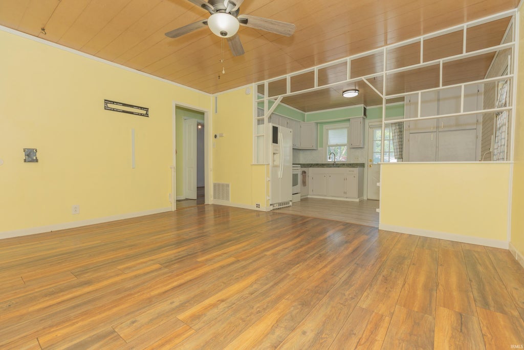 Photo of 5420 N Fares Avenue, Evansville, IN 47711 (MLS # 202630639)