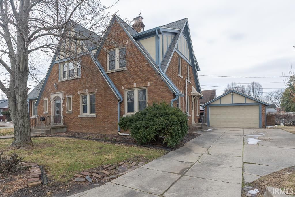 Photo of 665 S Weinbach Avenue, Evansville, IN 47714 (MLS # 202604895)