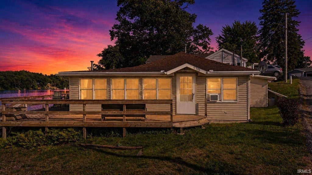 Photo of 9796 N Hiawatha Lane, Syracuse, IN 46567 (MLS # 202635342)