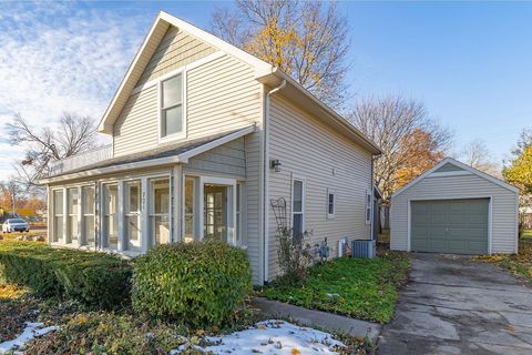 Photo of 721 S 9th Street, Goshen, IN 46526 (MLS # 202546368)