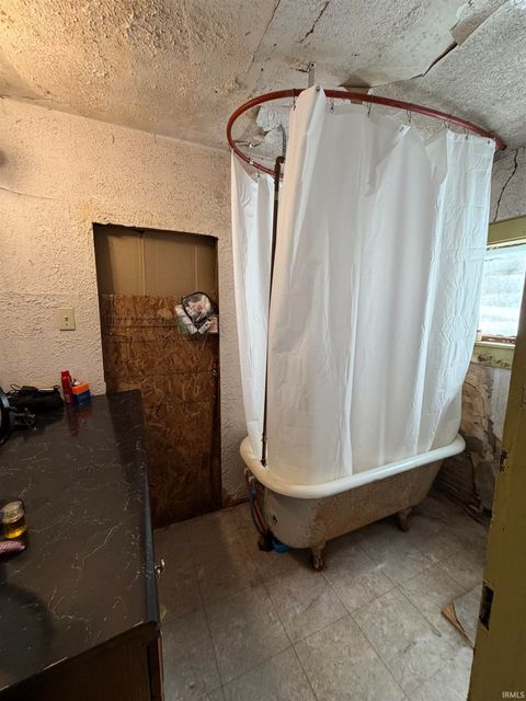 Tiny photo for 515 Courtland Avenue, Kokomo, IN 46901 (MLS # 202608400)