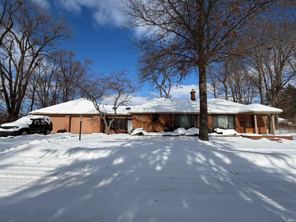 Photo of 1101 Oak Street, Mishawaka, IN 46545 (MLS # 202603205)
