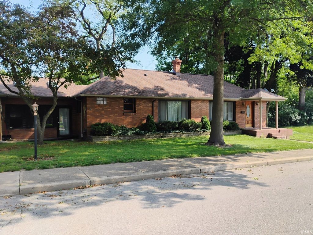 Photo of 1101 Oak Street, Mishawaka, IN 46545 (MLS # 202603205)