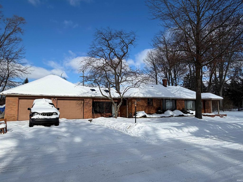 Photo of 1101 Oak Street, Mishawaka, IN 46545 (MLS # 202603205)