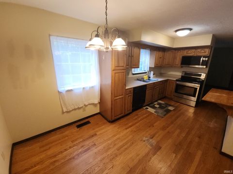 Tiny photo for 915 W 150 N, Logansport, IN 46947 (MLS # 202537967)