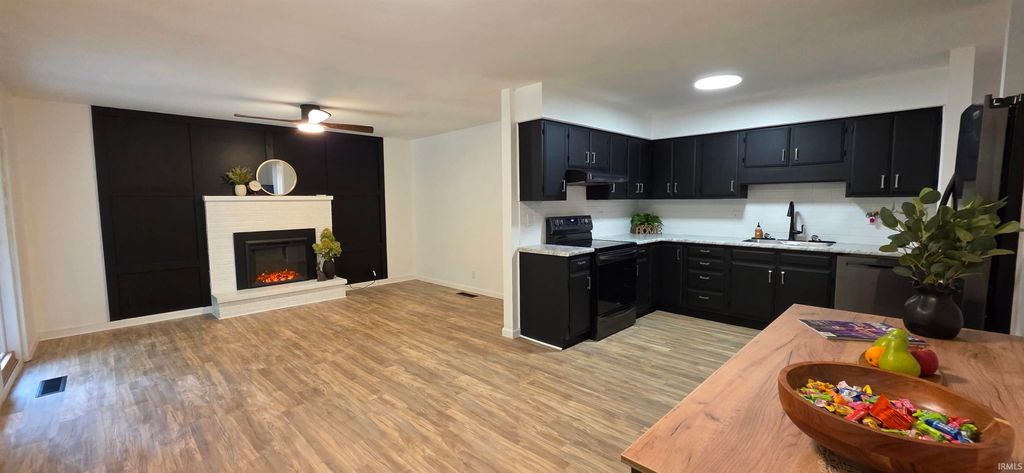 Photo of 1201 Stonebridge Road, Evansville, IN 47710 (MLS # 202544402)