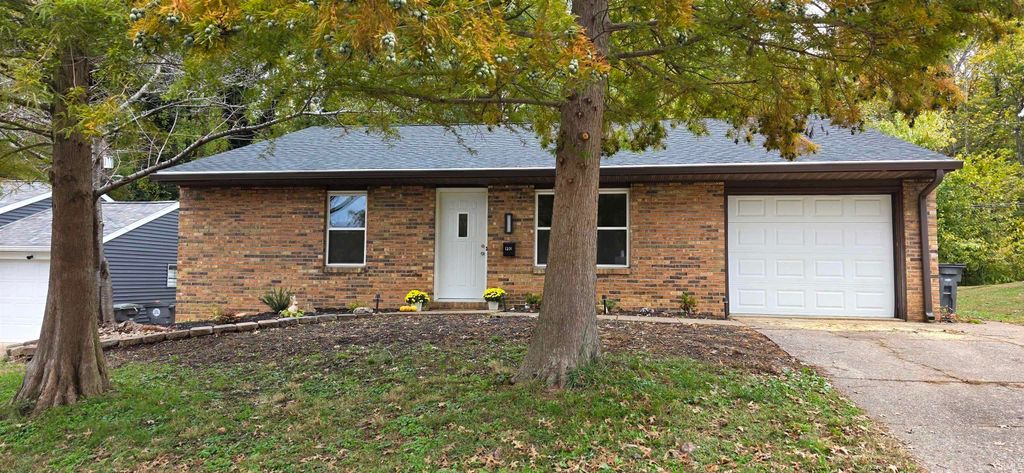 Photo of 1201 Stonebridge Road, Evansville, IN 47710 (MLS # 202544402)